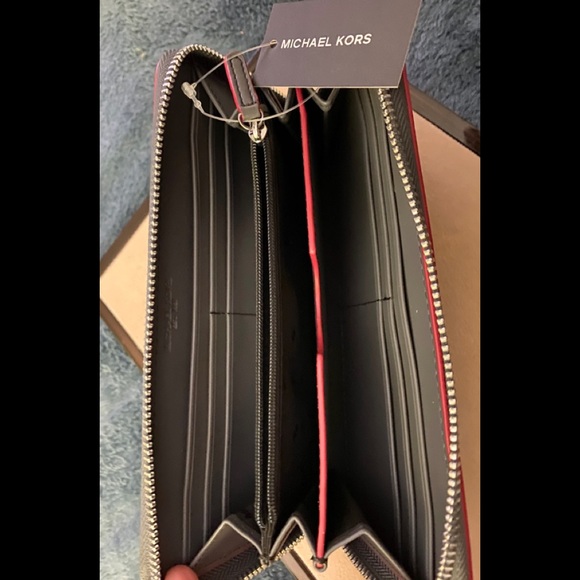 Michael Kors Wallet, Zip Around, TECH FRIENDLY,NEW - Picture 13 of 16
